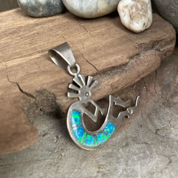 Vintage Kokopelli Native American Fetish Pendant in Sterling & Blue Fire Opal - Picture 4 of 12